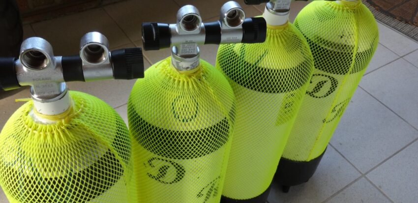 compressed_air_cylinders_diving_breathing_air-1066070.jpgd_